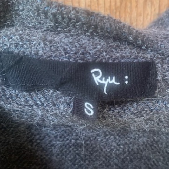 Ryu small fur detail button dress - Picture 5 of 6